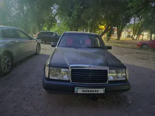 Mercedes-Benz E 230