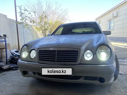 Mercedes-Benz E 320 1997 года за 2 800 000 тг. в Актау – фото 4