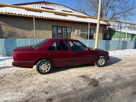 Mercedes-Benz E 230 1991 года за 1 593 050 тг. в Алматы – фото 3