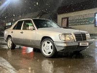 Mercedes-Benz E 220 1994 года за 2 300 000 тг. в Алматы