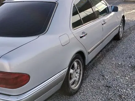 Mercedes-Benz E 230 1996 года за 2 100 000 тг. в Кордай – фото 5