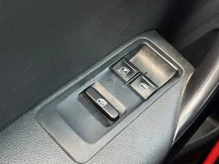 Volkswagen Polo 2015 года за 4 850 000 тг. в Актобе – фото 15