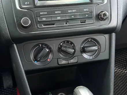 Volkswagen Polo 2015 года за 4 850 000 тг. в Актобе – фото 19