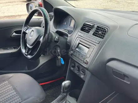 Volkswagen Polo 2015 года за 4 850 000 тг. в Актобе – фото 9