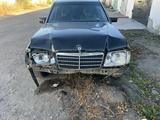 Mercedes-Benz E 200 1993 года за 400 000 тг. в Караганда