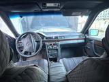 Mercedes-Benz E 200 1993 года за 400 000 тг. в Караганда – фото 5