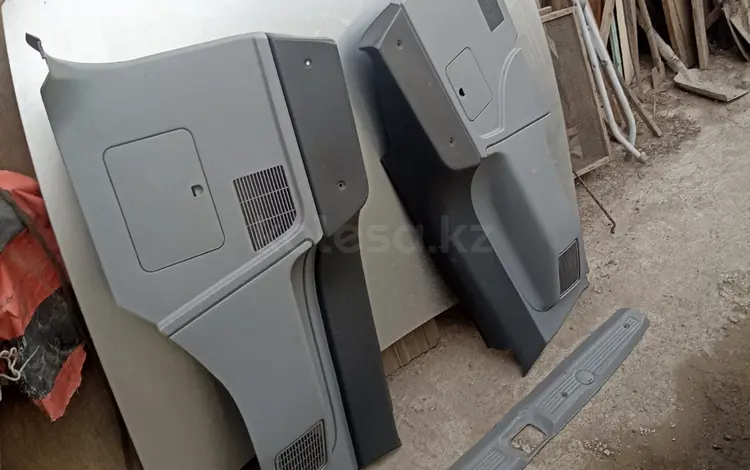 Пластик багажника мазда мпв за 10 000 тг. в Алматы