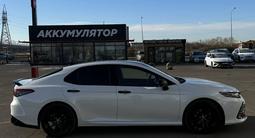 Toyota Camry 2018 года за 13 500 000 тг. в Астана – фото 2