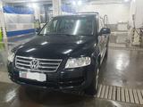 Volkswagen Touareg 2005 года за 4 200 000 тг. в Астана – фото 3