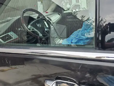 Cadillac Escalade Молдинг дверь за 15 000 тг. в Алматы