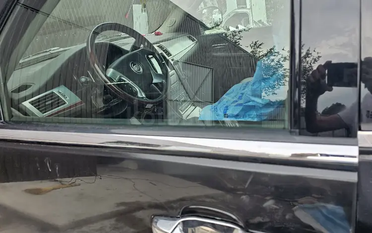 Cadillac Escalade Молдинг дверь за 15 000 тг. в Алматы