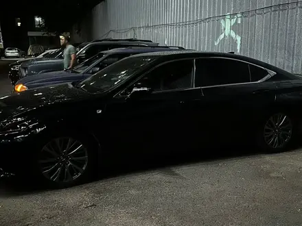 Lexus ES 250 2019 года за 17 000 000 тг. в Алматы – фото 4
