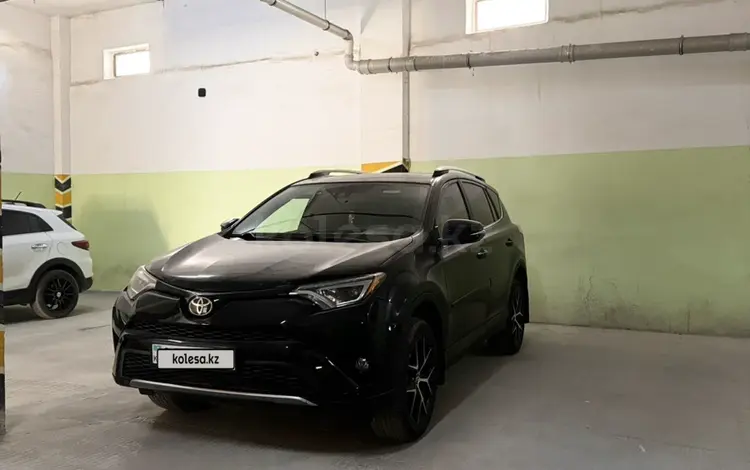 Toyota RAV4 2018 года за 14 600 000 тг. в Актау