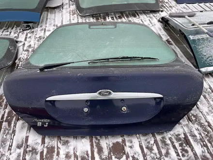 Ford Mondeo крышка багажника за 1 777 тг. в Актобе