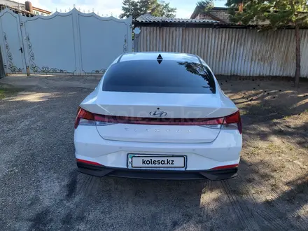 Hyundai Elantra 2021 года за 9 500 000 тг. в Семей – фото 5