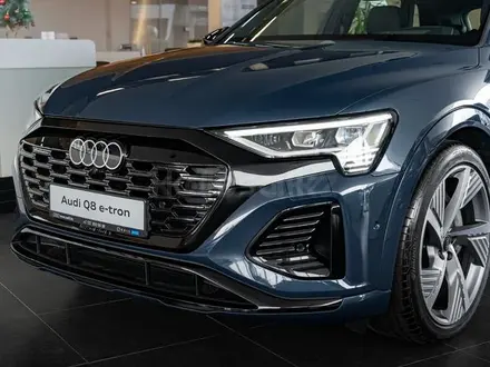 Audi Q8 e-tron 55 S line 2023 года за 37 360 000 тг. в Алматы – фото 2