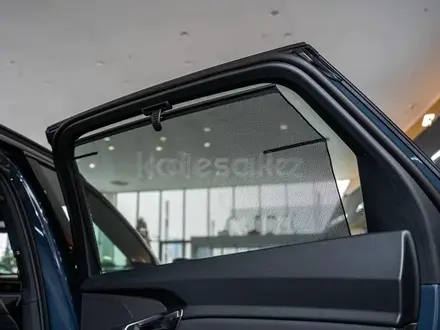 Audi Q8 e-tron 55 S line 2023 года за 37 360 000 тг. в Алматы – фото 11