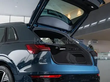 Audi Q8 e-tron 55 S line 2023 года за 37 360 000 тг. в Алматы – фото 14