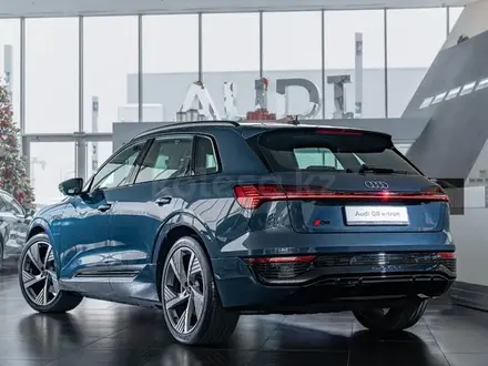 Audi Q8 e-tron 55 S line 2023 года за 37 360 000 тг. в Алматы – фото 16