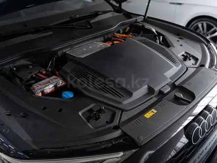 Audi Q8 e-tron 55 S line 2023 года за 37 360 000 тг. в Алматы – фото 17