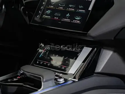 Audi Q8 e-tron 55 S line 2023 года за 37 360 000 тг. в Алматы – фото 20