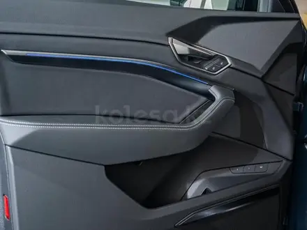 Audi Q8 e-tron 55 S line 2023 года за 37 360 000 тг. в Алматы – фото 35