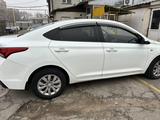 Hyundai Solaris 2018 года за 6 100 000 тг. в Алматы – фото 3