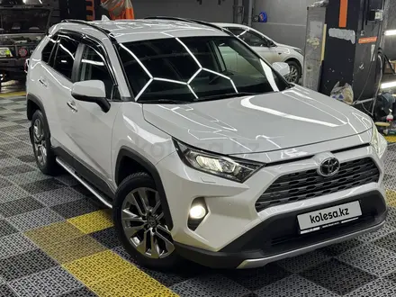 Toyota RAV4 2020 года за 15 500 000 тг. в Алматы – фото 2