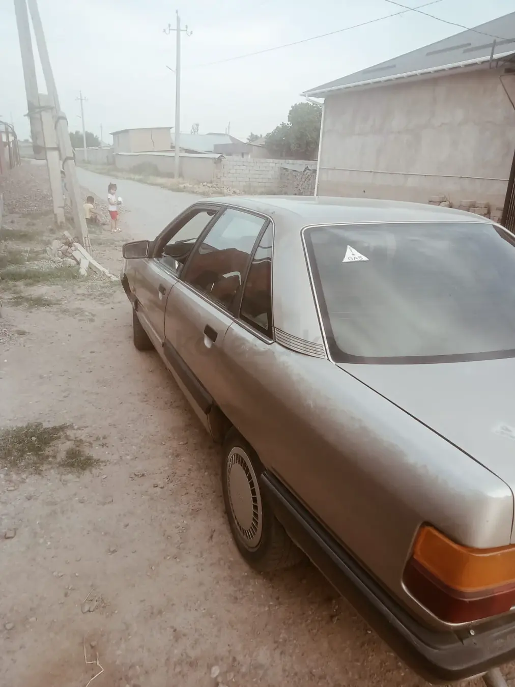 Audi 100, 1988