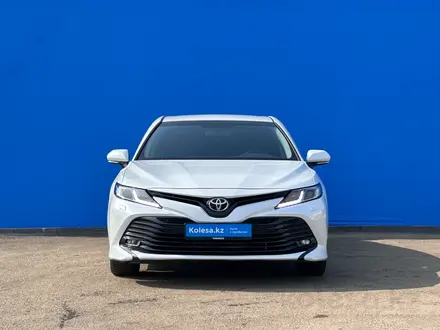 Toyota Camry 2018 года за 13 020 000 тг. в Алматы – фото 2