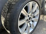 Land Rover Range Rover Диск с шиной R20 за 65 000 тг. в Алматы