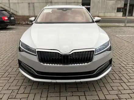 Skoda Superb 2022 года за 33 800 000 тг. в Алматы – фото 35