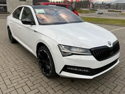 Skoda Superb 2022 года за 33 800 000 тг. в Алматы – фото 14