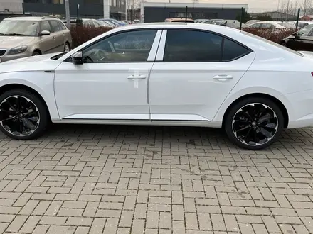 Skoda Superb 2022 года за 33 800 000 тг. в Алматы – фото 75