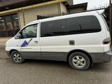 Hyundai Starex 2004 года за 3 500 000 тг. в Алматы – фото 3