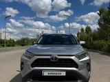 Toyota RAV4 2021 года за 14 500 000 тг. в Астана – фото 2