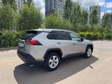 Toyota RAV4 2021 года за 14 500 000 тг. в Астана – фото 4