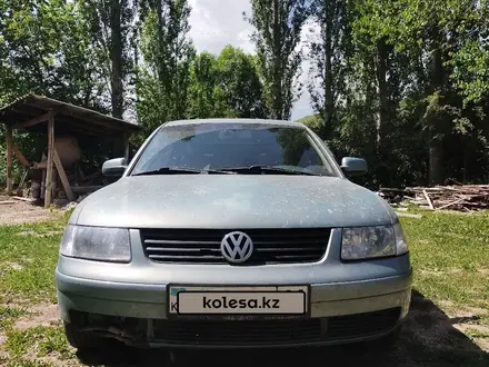 Volkswagen Passat 1999 года за 900 000 тг. в Шымкент