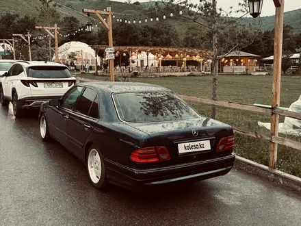 Mercedes-Benz E 280 1998 года за 2 700 000 тг. в Алматы – фото 2
