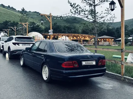 Mercedes-Benz E 280 1998 года за 2 700 000 тг. в Алматы – фото 3