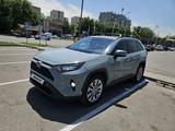 Toyota RAV4 2021 года за 13 200 000 тг. в Алматы
