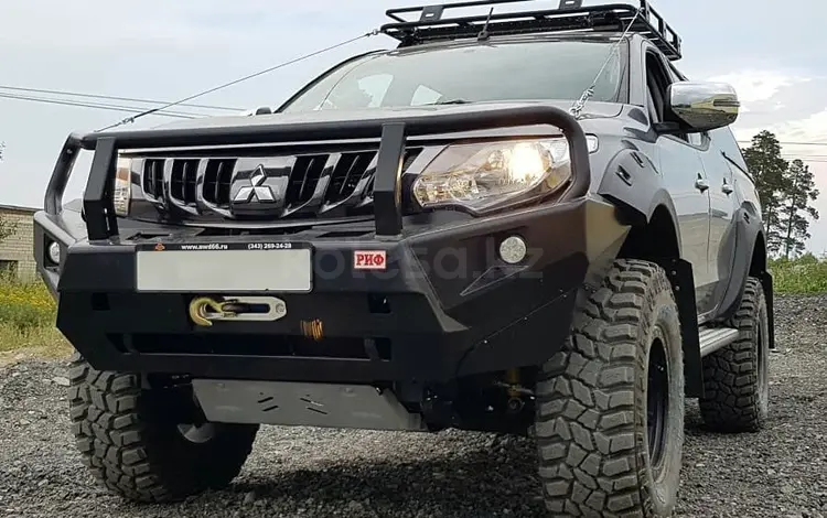 Бампер РИФ передний Mitsubishi l200 2015 + с защитной дугой за 561 000 тг. в Алматы