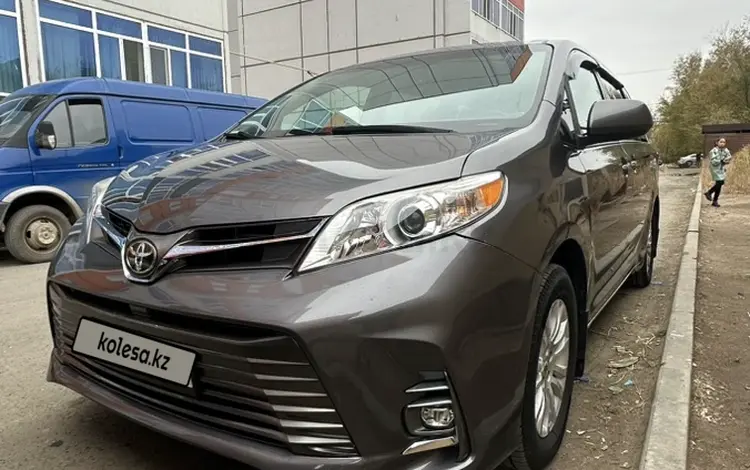 Toyota Sienna 2017 года за 14 880 000 тг. в Уральск