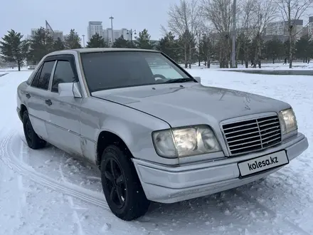 Mercedes-Benz E 320 1993 года за 1 600 000 тг. в Астана – фото 2