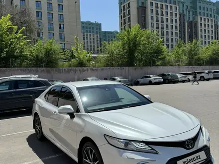 Toyota Camry 2021 года за 19 000 000 тг. в Алматы