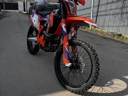 Kews  Avantis Enduro PRO 300 2026 года за 1 150 000 тг. в Алматы – фото 2