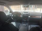 Volkswagen Touareg 2004 годаүшін5 187 747 тг. в Атырау – фото 3