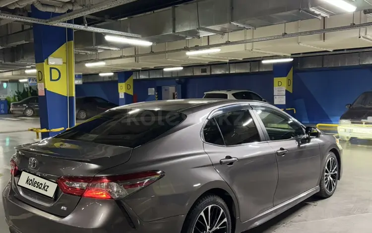 Toyota Camry 2018 годаfor11 650 000 тг. в Шымкент