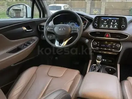 Hyundai Santa Fe 2020 года за 13 800 000 тг. в Караганда – фото 4