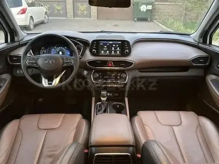 Hyundai Santa Fe 2020 года за 13 800 000 тг. в Караганда – фото 3